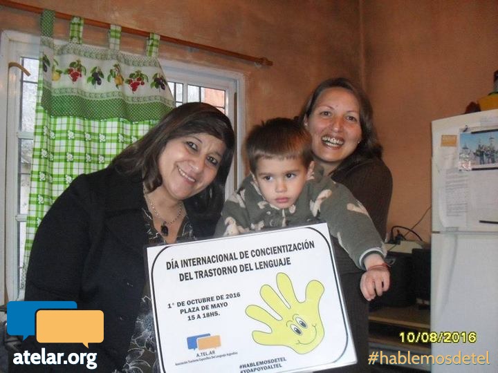 Claudia Pascua y Marita Secco difundiendo el Día Internacional de Concientización del Trastorno del Lenguaje