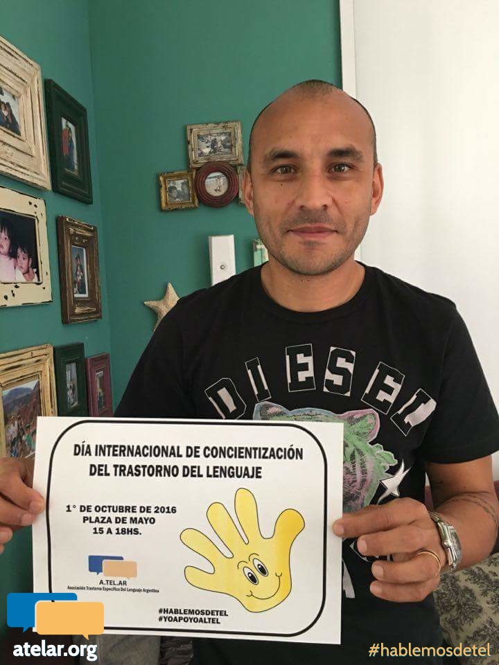 Cristian Lobo Ledesma difundiendo el Día Internacional de Concientización del Trastorno del Lenguaje