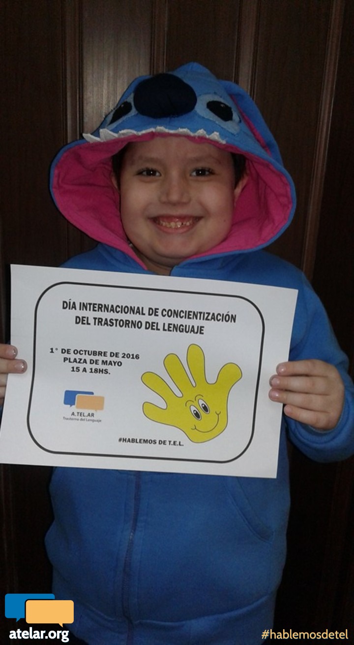 Lucas difundiendo el Día Internacional de Concientización del Trastorno del Lenguaje