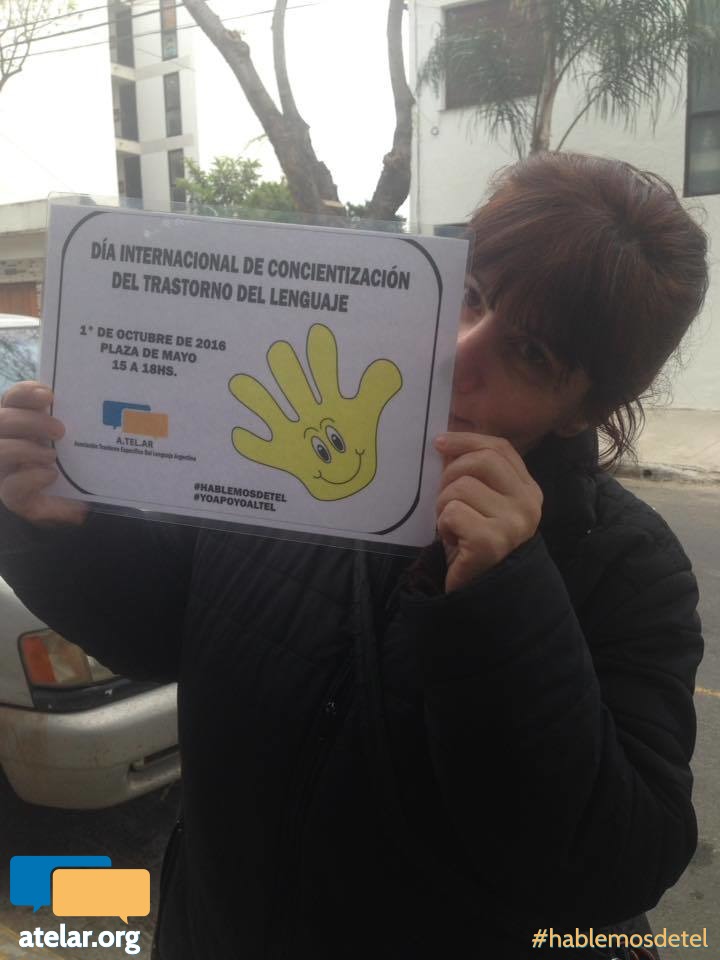 Verónica Bravo difundiendo el Día Internacional de Concientización del Trastorno del Lenguaje
